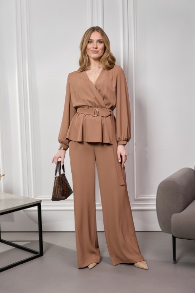 Костюм с баской 428-10 карамель